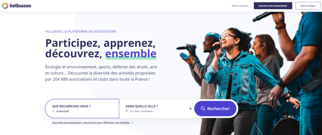 Capture d'écran de la page d'accueil du moteur de recherche HelloAsso